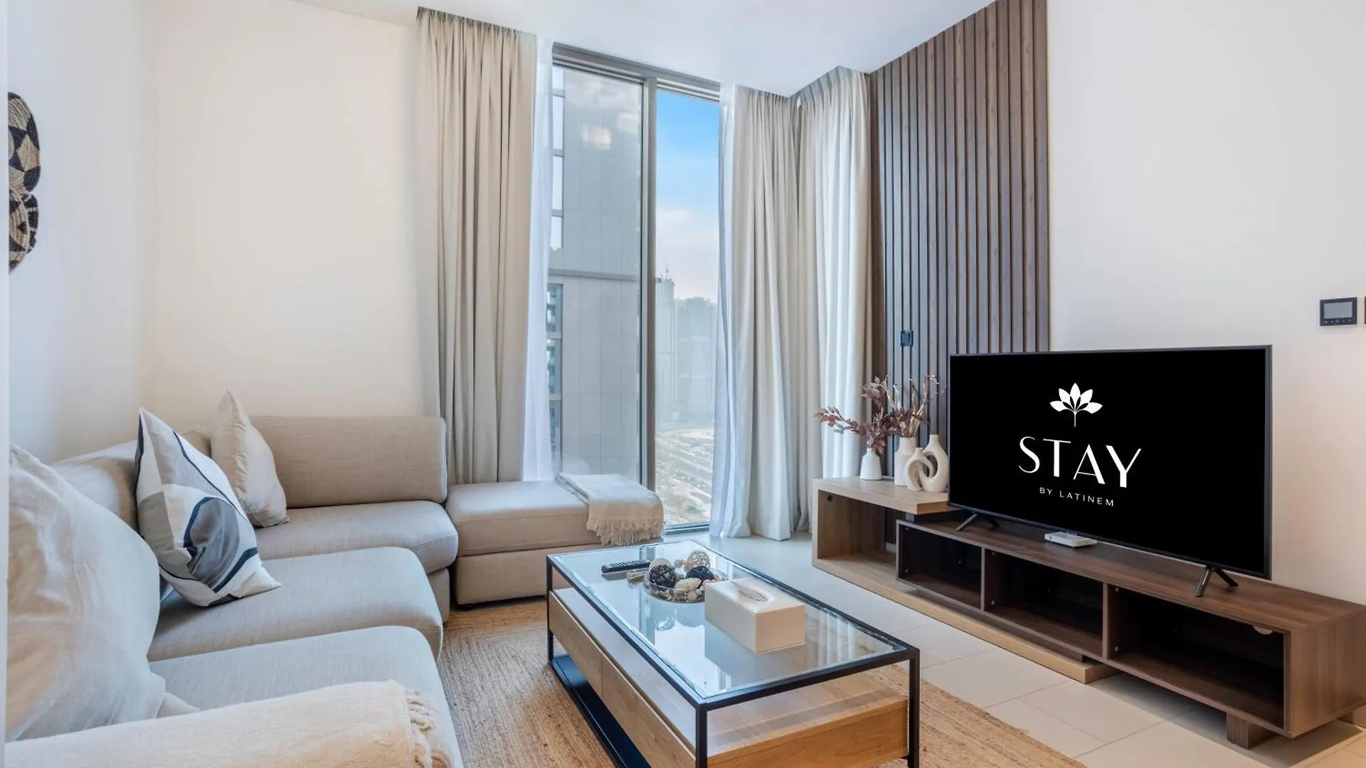 Stay By Latinem Luxury 1Br Holiday Home Cvr B2303 Near Burj Khalifa location