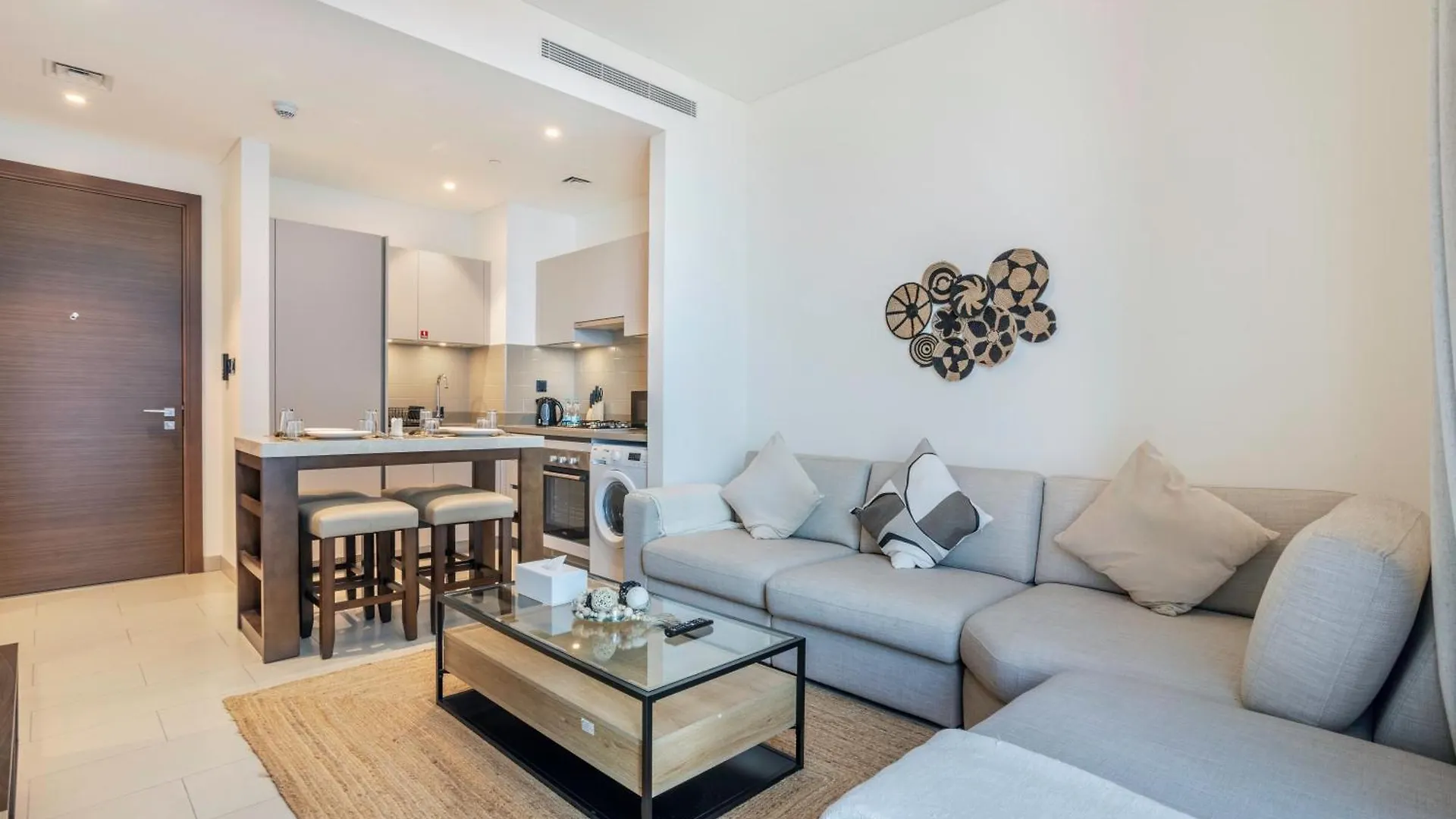 Stay By Latinem Luxury 1Br Holiday Home Cvr B2303 Near Burj Khalifa Dubai