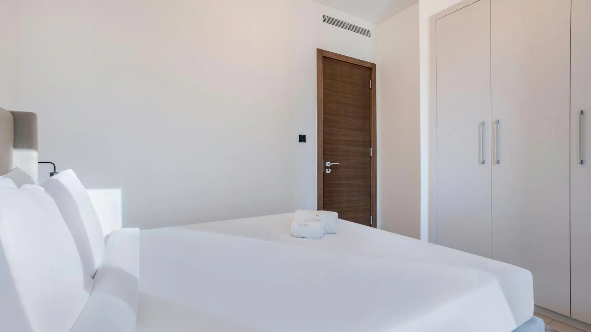 Stay By Latinem Luxury 1Br Holiday Home Cvr B2303 Near Burj Khalifa Dubai Apartment
